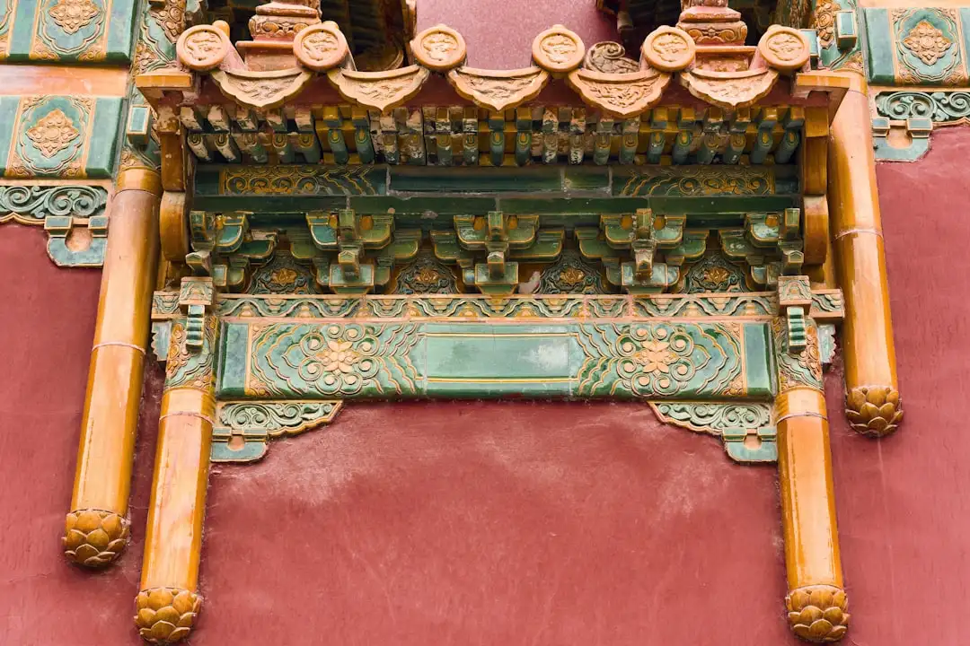武汉建筑玻璃市场夹胶玻璃与钢化玻璃性能对比及应用选型指南